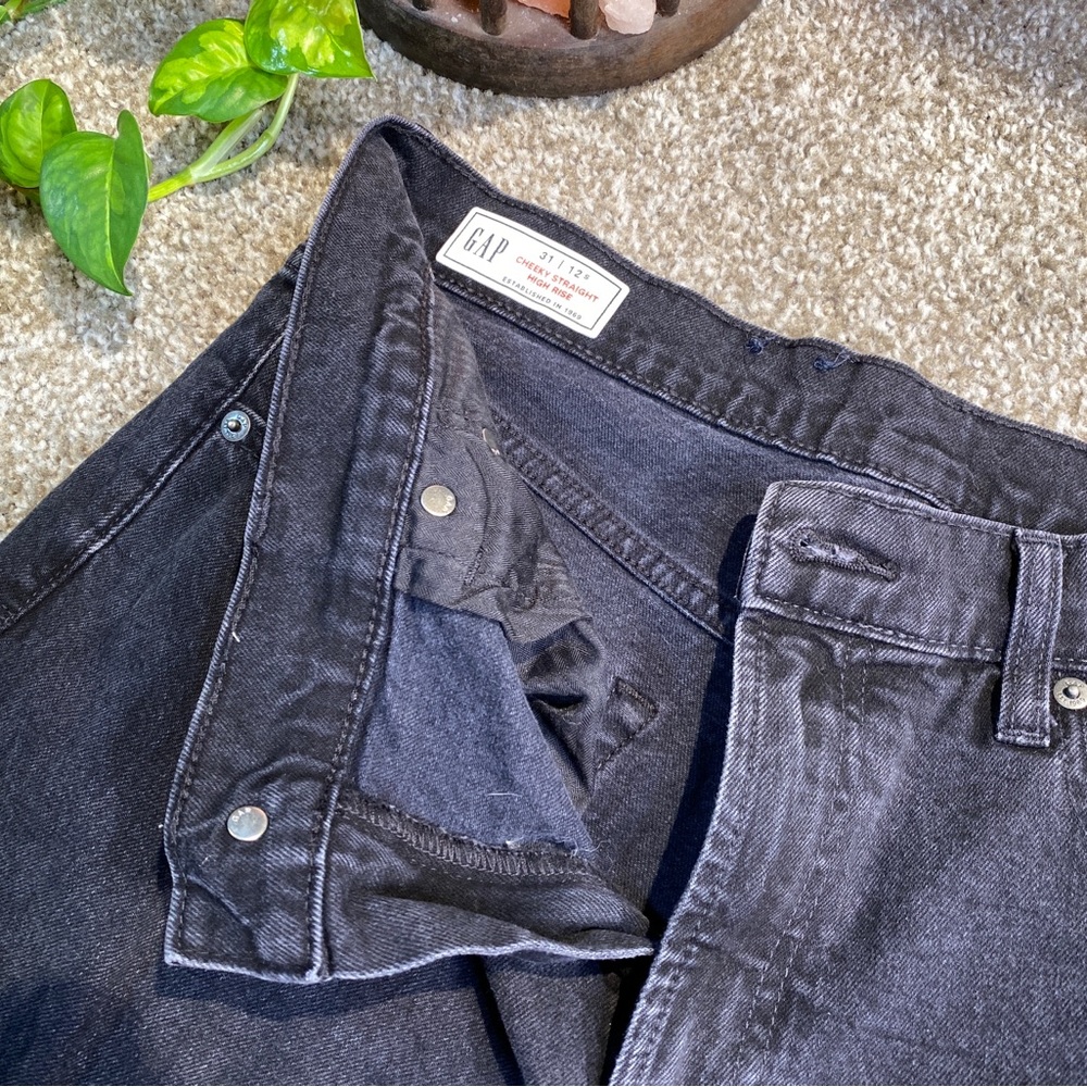 GAP High Rise Ripped Jeans - Picture 4 of 5